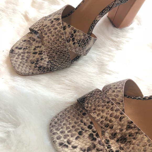 Banana Republic Pella Heeled Sandal Snakeskin - Picture 3 of 6